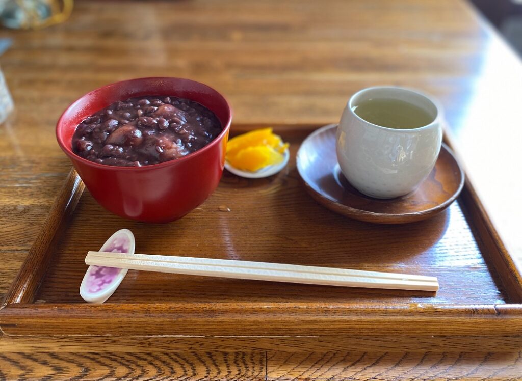 円山茶寮の温いぜんざい（おもち入り）